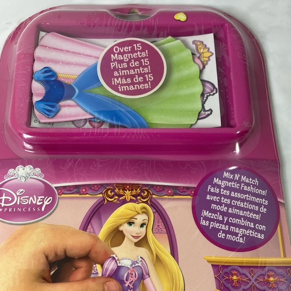 Disney Princess Dress Up Magnetic Activity Fun Kit Over Magnets New - Picture 2 of 7